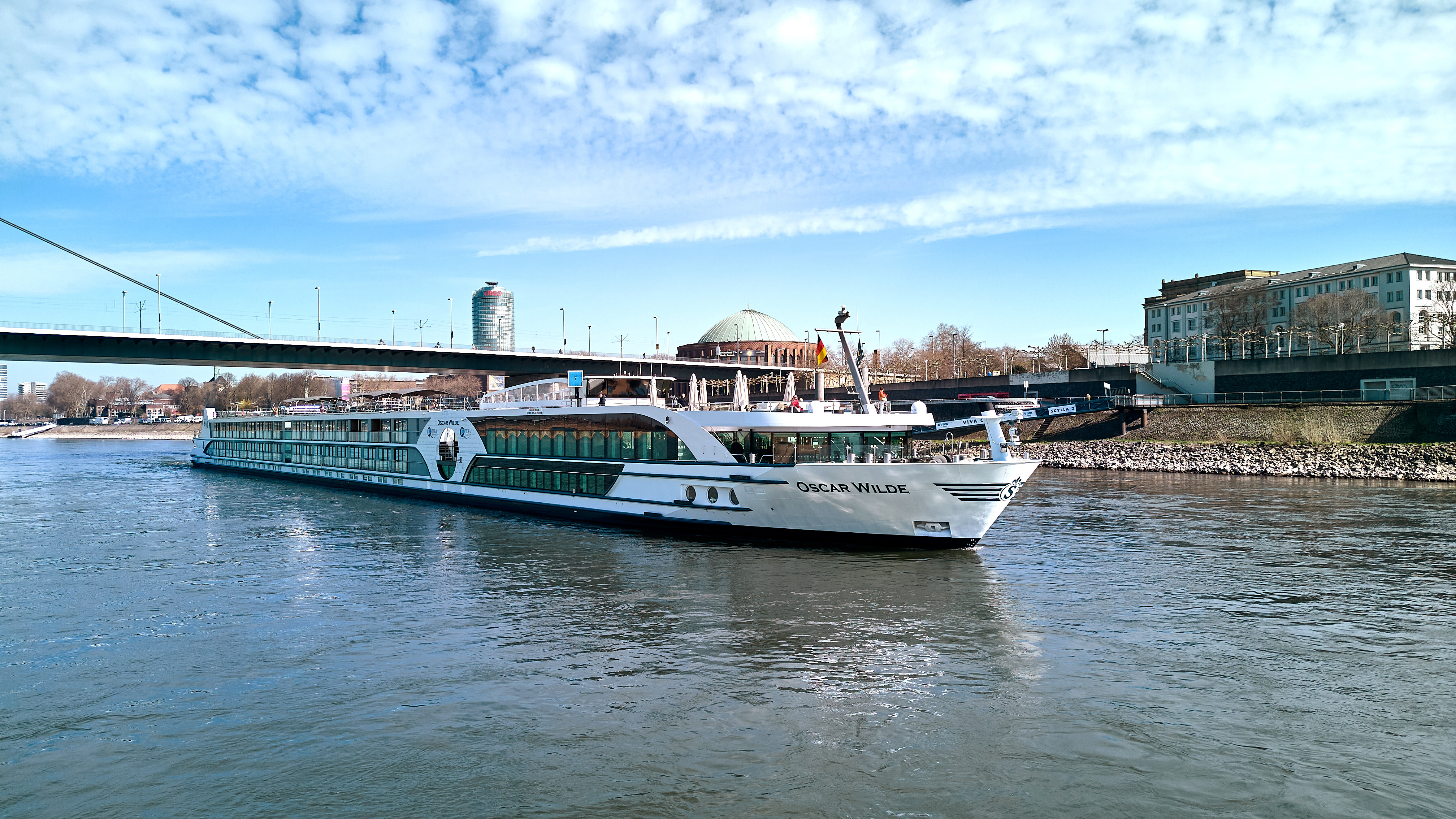 MS OSCAR WILDE | VIVA RIVERSIDE